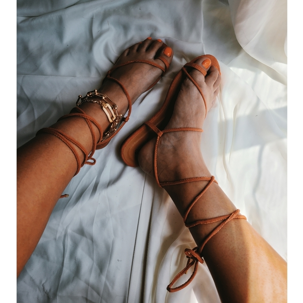 🚨FEW PAIRS LEFT// Coral lace up Sandal - Picture 4 of 5